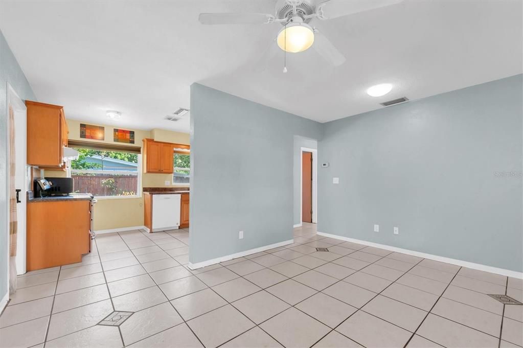 For Sale: $399,000 (2 beds, 1 baths, 968 Square Feet)