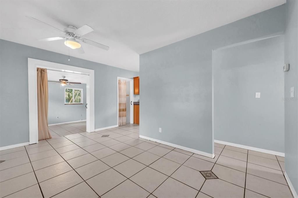 For Sale: $399,000 (2 beds, 1 baths, 968 Square Feet)