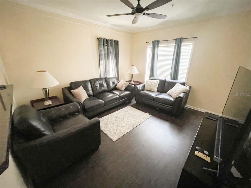 For Sale: $209,000 (1 beds, 1 baths, 794 Square Feet)