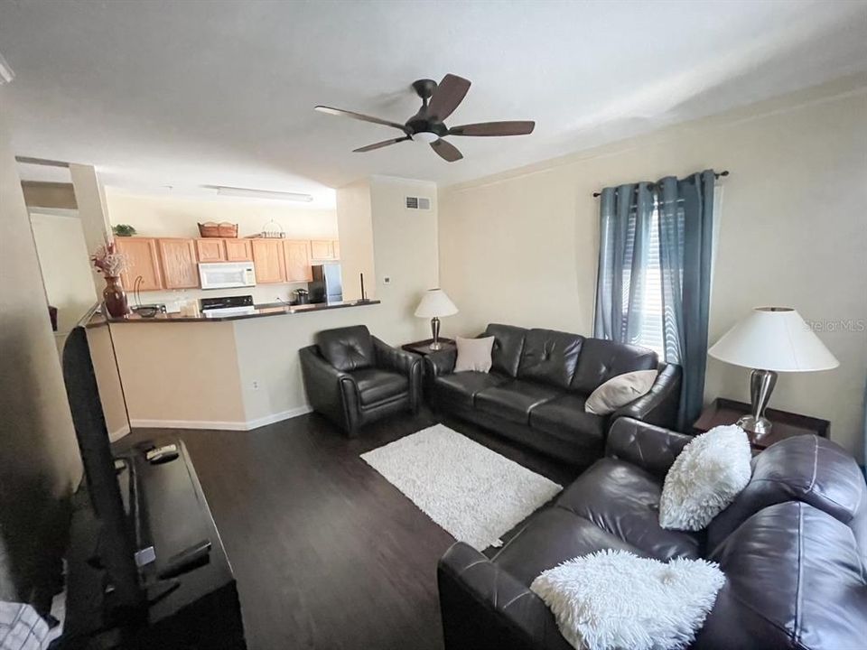 For Sale: $209,000 (1 beds, 1 baths, 794 Square Feet)