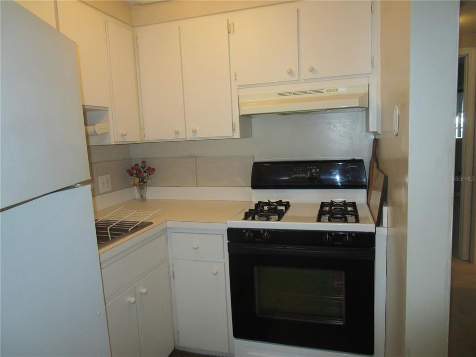 For Sale: $89,000 (1 beds, 1 baths, 585 Square Feet)