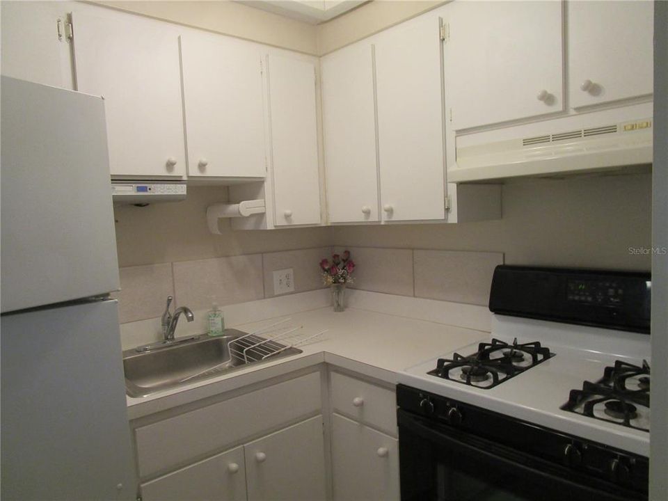 For Sale: $89,000 (1 beds, 1 baths, 585 Square Feet)