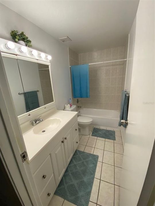 For Rent: $1,950 (2 beds, 1 baths, 790 Square Feet)