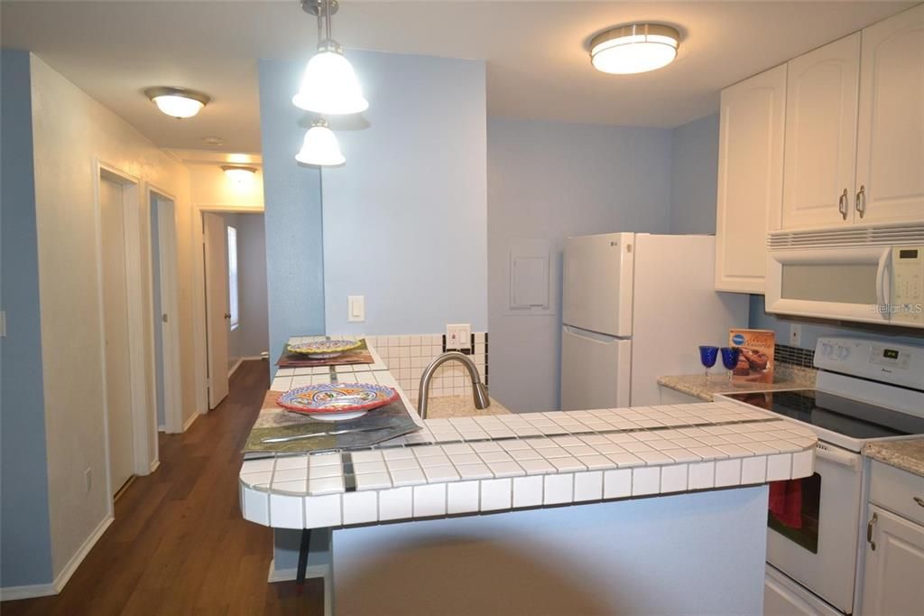 For Rent: $1,910 (2 beds, 1 baths, 790 Square Feet)