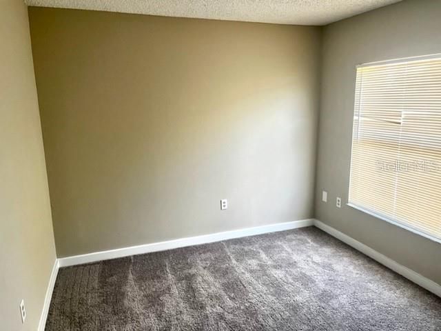 For Rent: $2,400 (5 beds, 2 baths, 1724 Square Feet)