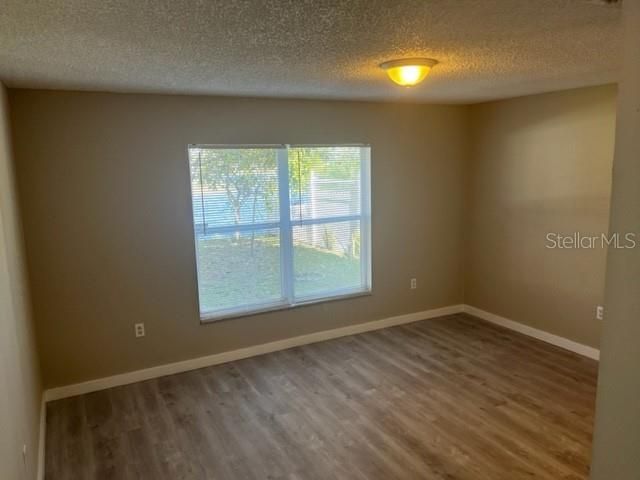 For Rent: $2,400 (5 beds, 2 baths, 1724 Square Feet)