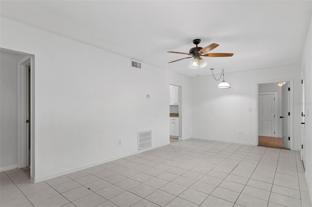 For Sale: $239,000 (3 beds, 1 baths, 864 Square Feet)