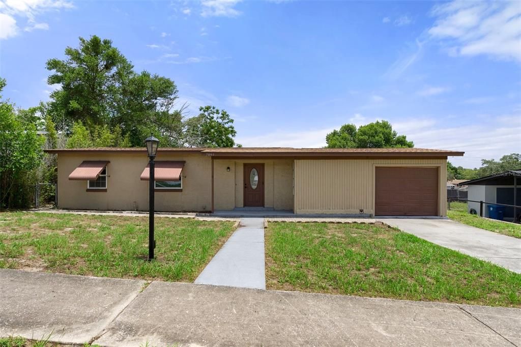 For Sale: $239,000 (3 beds, 1 baths, 864 Square Feet)