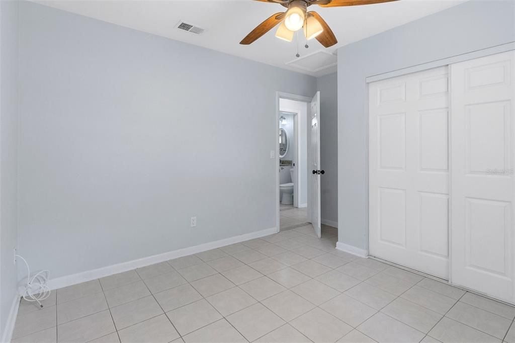 For Sale: $239,000 (3 beds, 1 baths, 864 Square Feet)