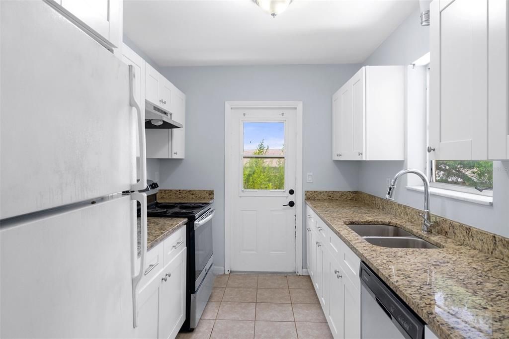 For Sale: $239,000 (3 beds, 1 baths, 864 Square Feet)
