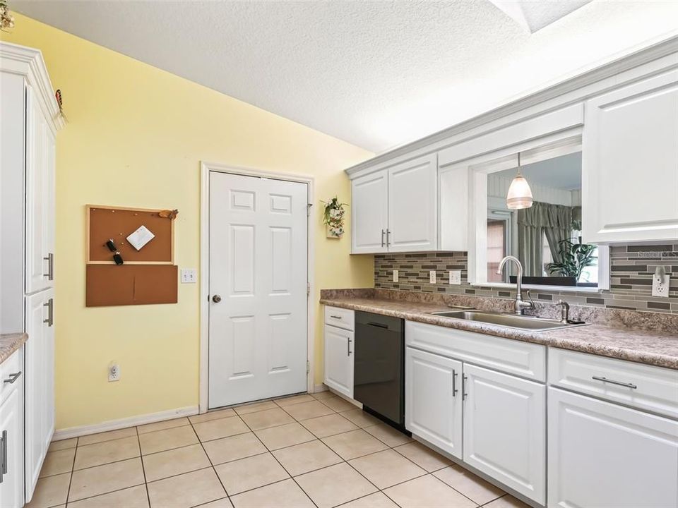 For Sale: $289,000 (2 beds, 2 baths, 1678 Square Feet)