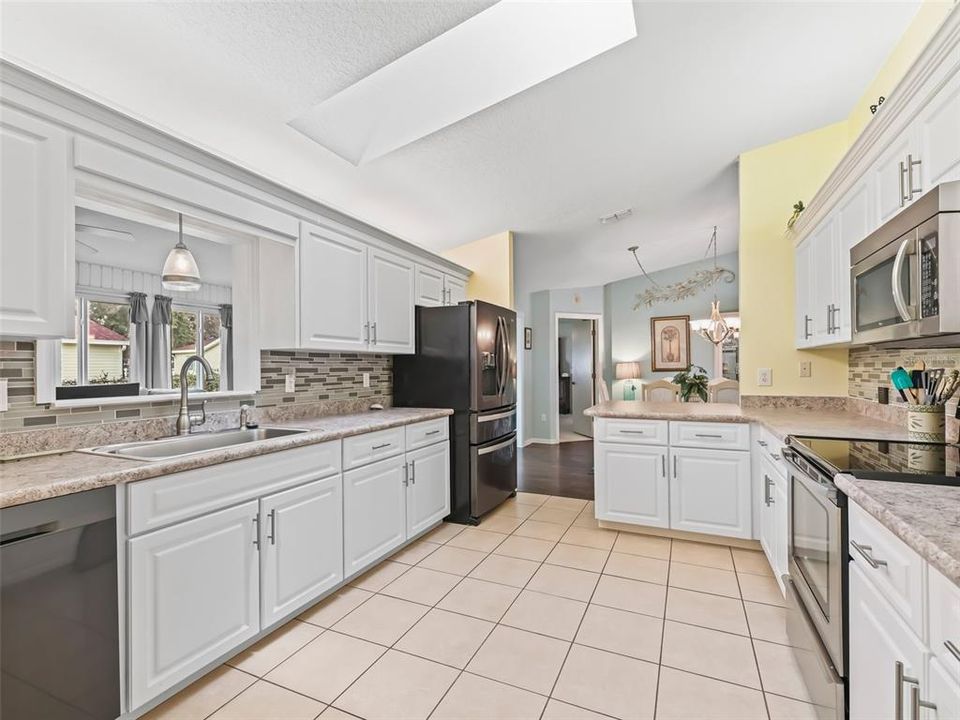 For Sale: $289,000 (2 beds, 2 baths, 1678 Square Feet)