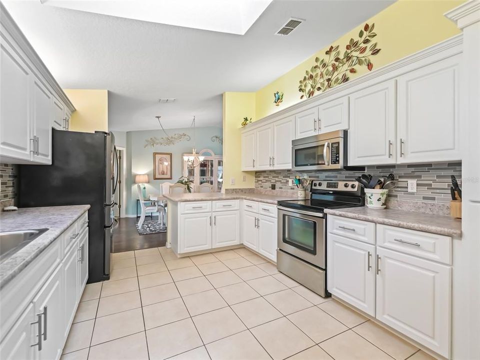 For Sale: $289,000 (2 beds, 2 baths, 1678 Square Feet)