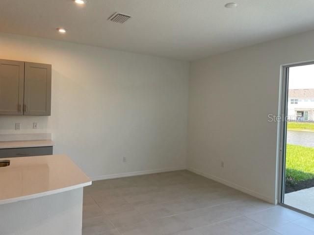 For Rent: $2,150 (3 beds, 2 baths, 1371 Square Feet)