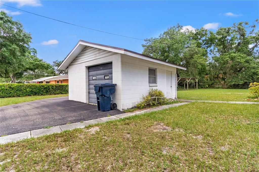 For Sale: $600,000 (3 beds, 2 baths, 1412 Square Feet)