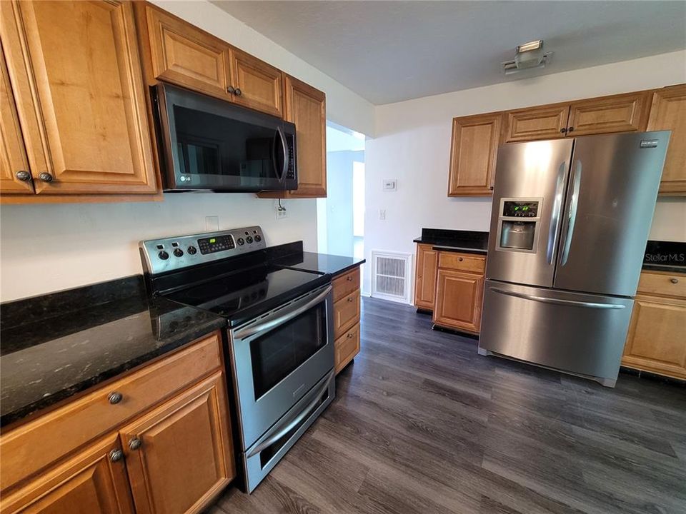 For Sale: $299,000 (3 beds, 1 baths, 1125 Square Feet)