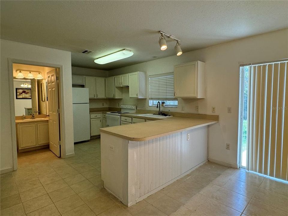 For Rent: $1,800 (2 beds, 1 baths, 1315 Square Feet)