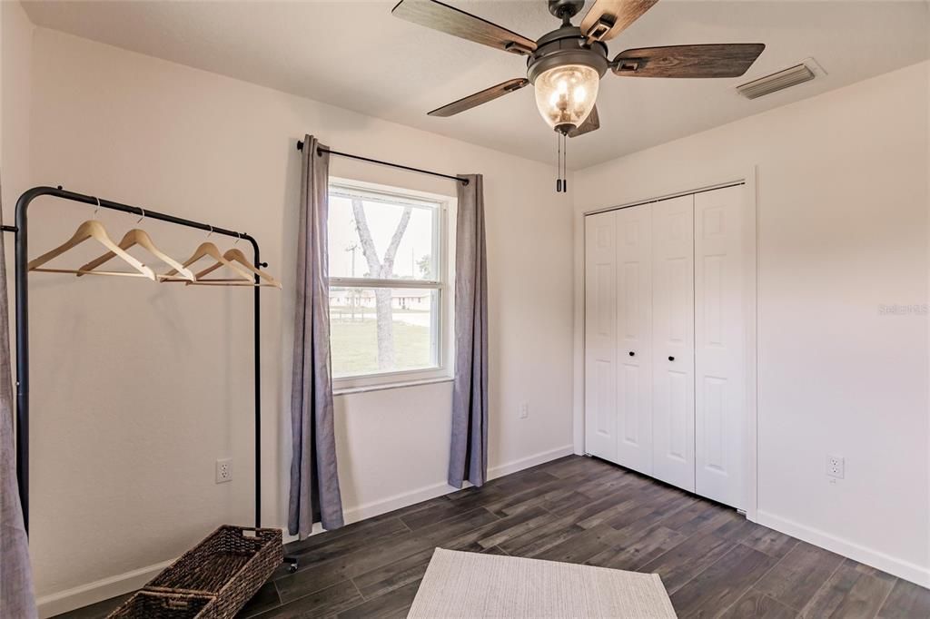 Active With Contract: $287,000 (3 beds, 2 baths, 1431 Square Feet)