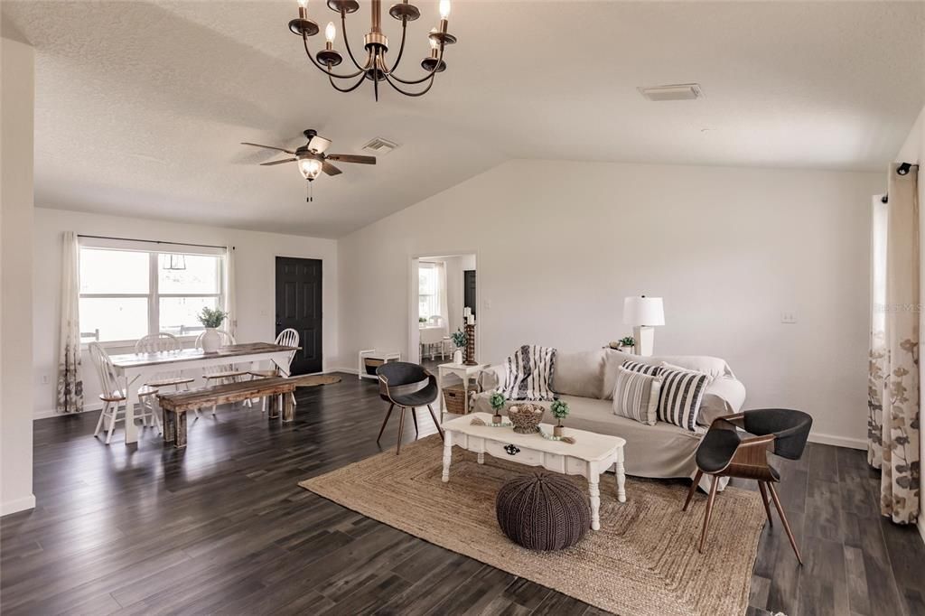 Active With Contract: $287,000 (3 beds, 2 baths, 1431 Square Feet)