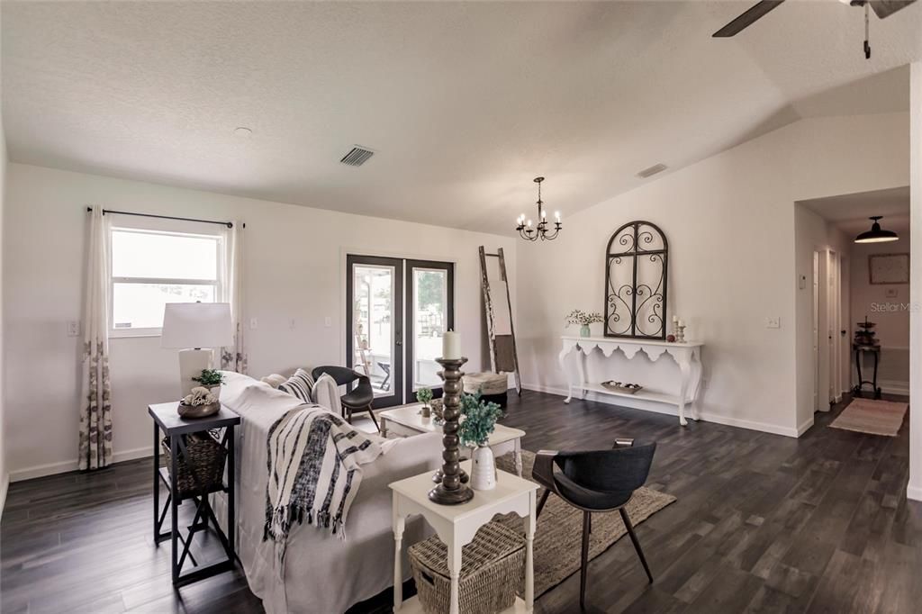 Active With Contract: $287,000 (3 beds, 2 baths, 1431 Square Feet)