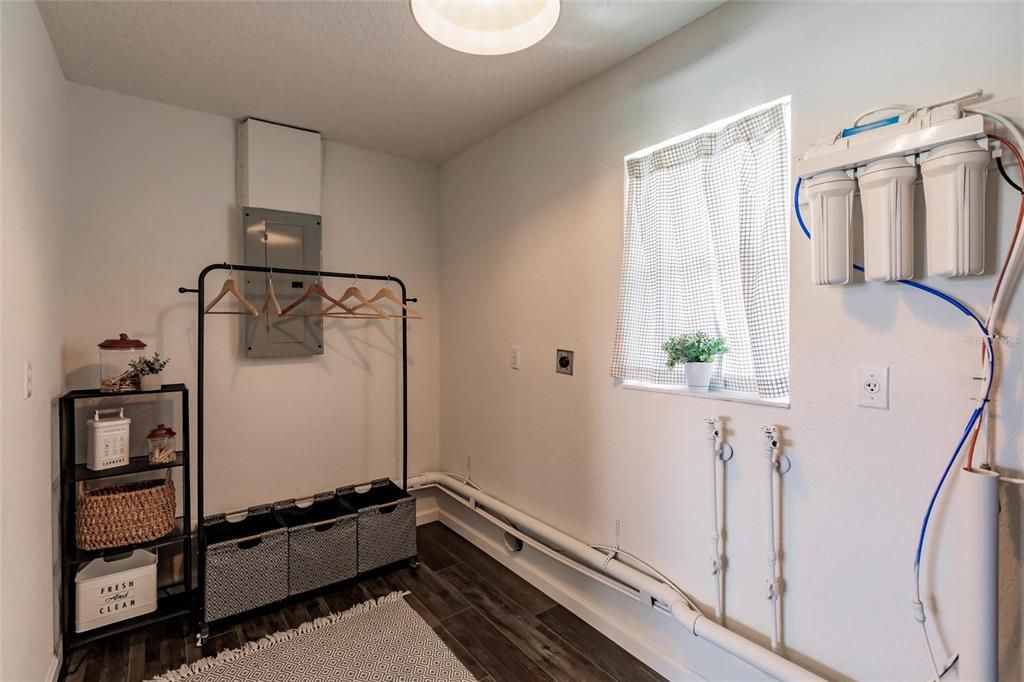 Active With Contract: $287,000 (3 beds, 2 baths, 1431 Square Feet)