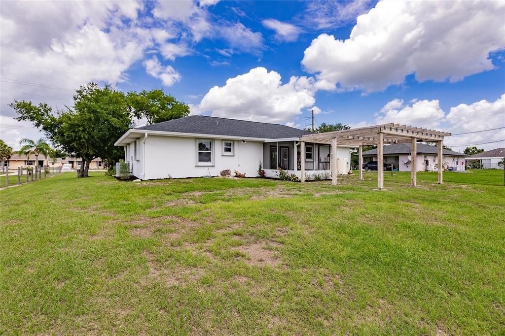 Active With Contract: $287,000 (3 beds, 2 baths, 1431 Square Feet)