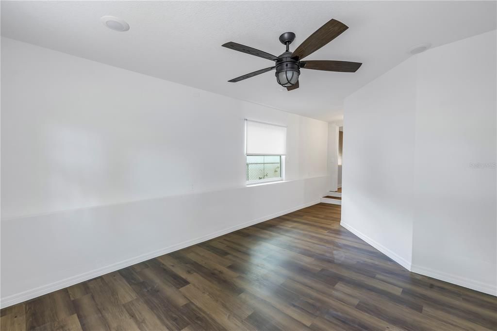 Active With Contract: $350,000 (2 beds, 1 baths, 1352 Square Feet)