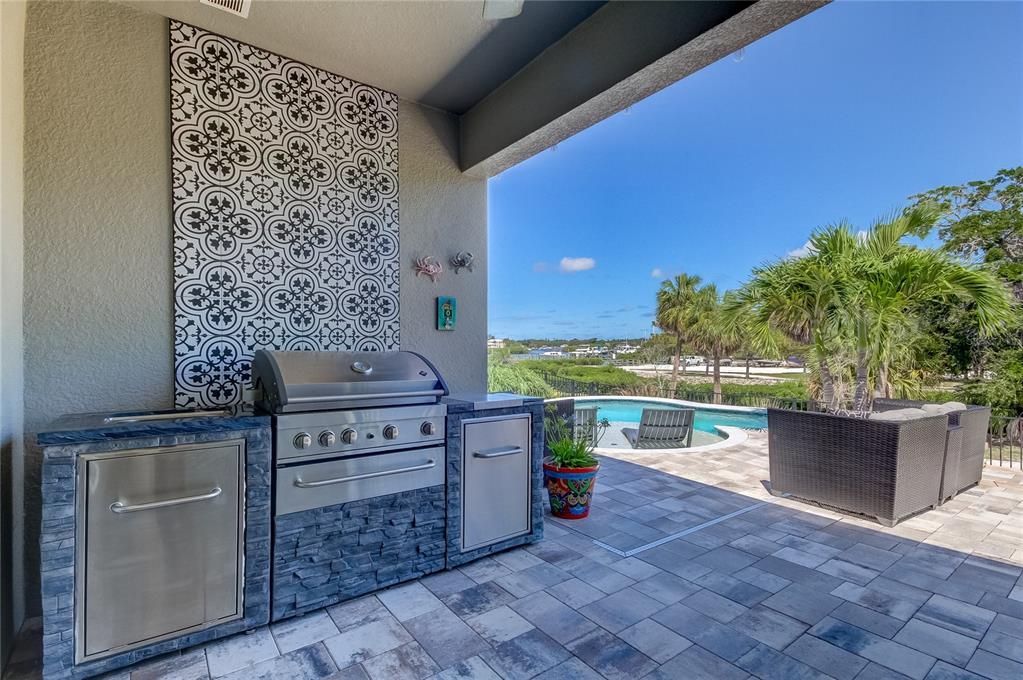 For Sale: $1,150,000 (4 beds, 2 baths, 2756 Square Feet)