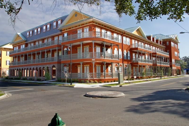 Vendido Recientemente: $397,000 (2 camas, 2 baños, 1127 Pies cuadrados)