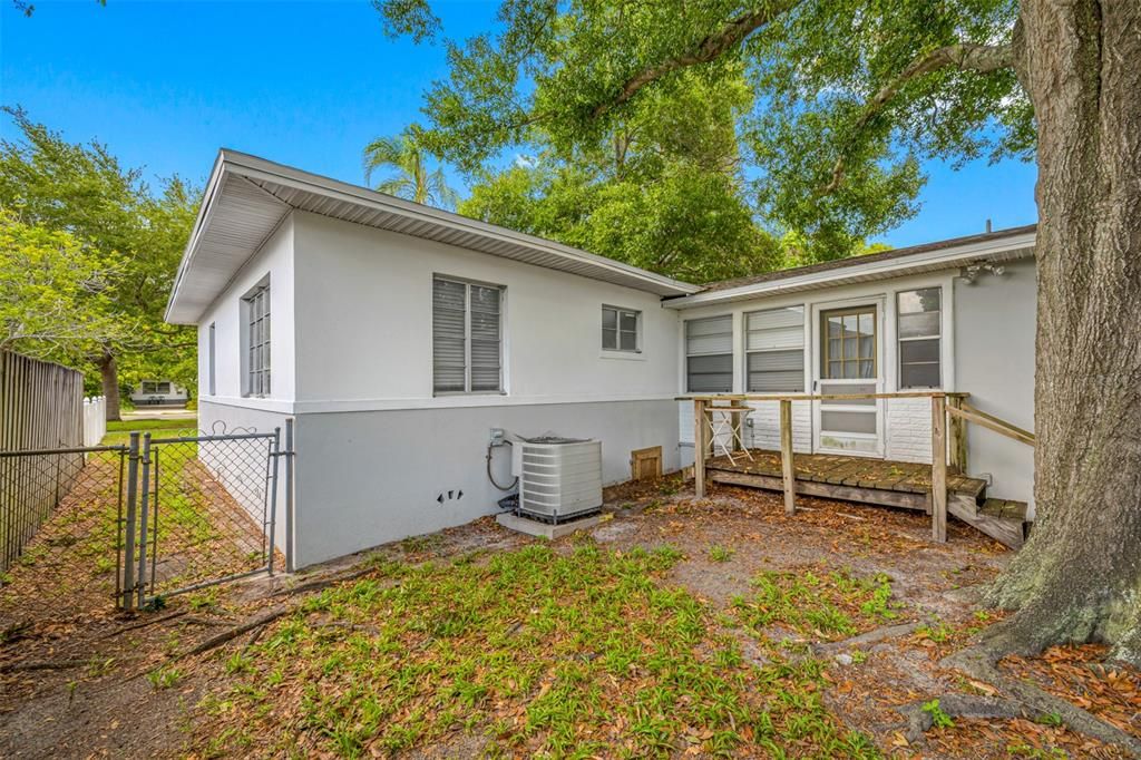 Recently Sold: $289,000 (2 beds, 1 baths, 811 Square Feet)