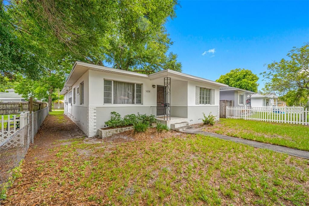 Recently Sold: $289,000 (2 beds, 1 baths, 811 Square Feet)