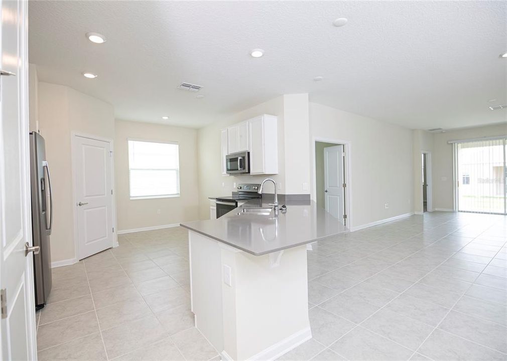 Active With Contract: $2,800 (4 beds, 3 baths, 2109 Square Feet)