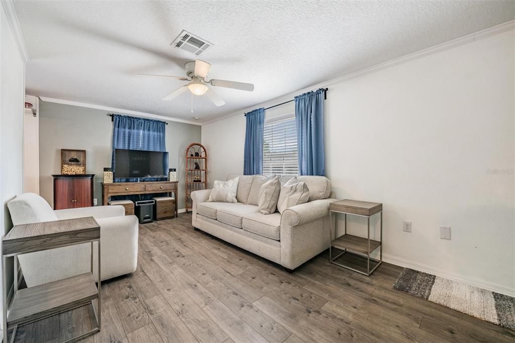 For Sale: $209,000 (2 beds, 2 baths, 863 Square Feet)