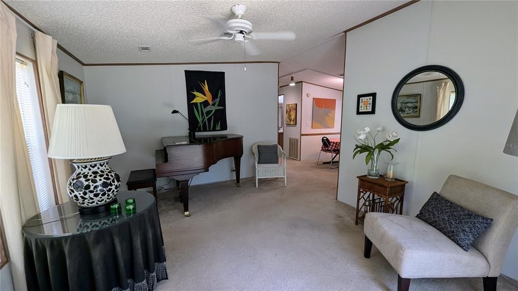 For Sale: $179,000 (2 beds, 2 baths, 864 Square Feet)