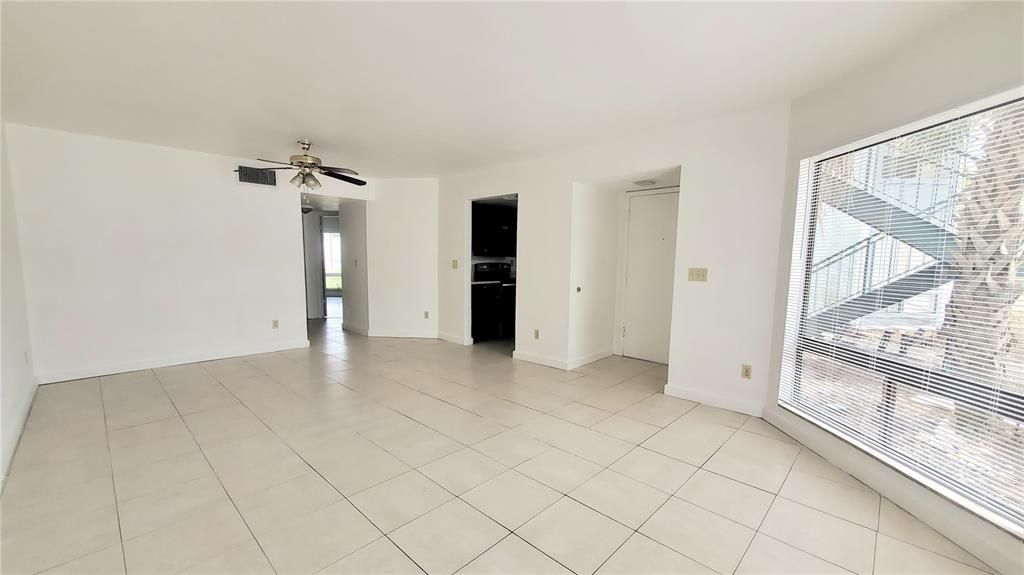 For Rent: $1,399 (2 beds, 2 baths, 976 Square Feet)