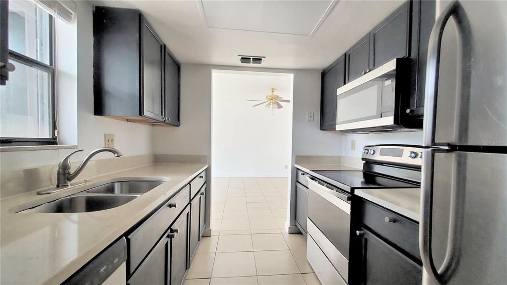 For Rent: $1,399 (2 beds, 2 baths, 976 Square Feet)