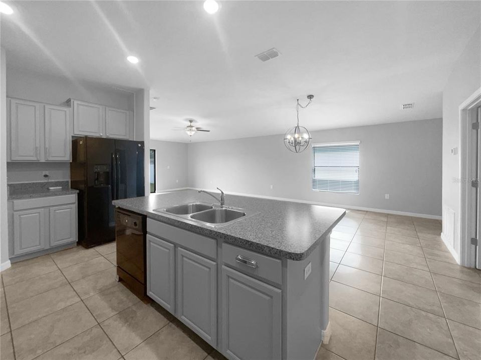 For Sale: $350,000 (4 beds, 2 baths, 1810 Square Feet)