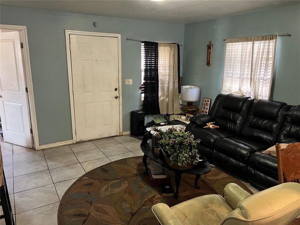 Active With Contract: $159,900 (3 beds, 1 baths, 1124 Square Feet)