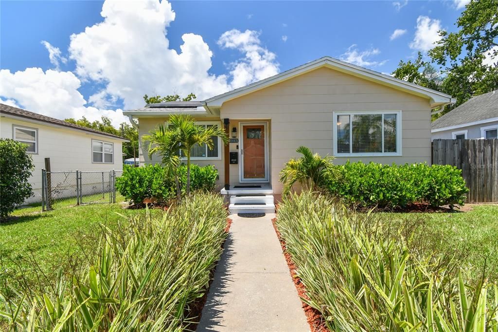 For Sale: $550,000 (3 beds, 2 baths, 1481 Square Feet)