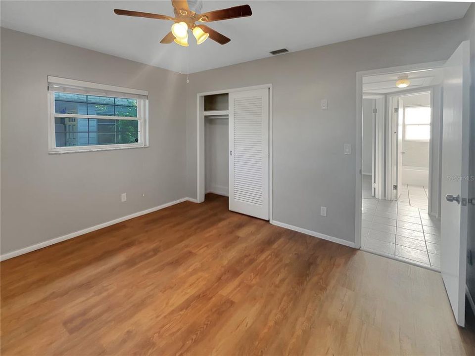 For Sale: $316,000 (2 beds, 1 baths, 886 Square Feet)