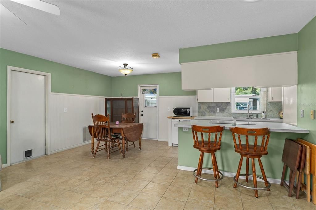 For Sale: $240,900 (3 beds, 2 baths, 1318 Square Feet)