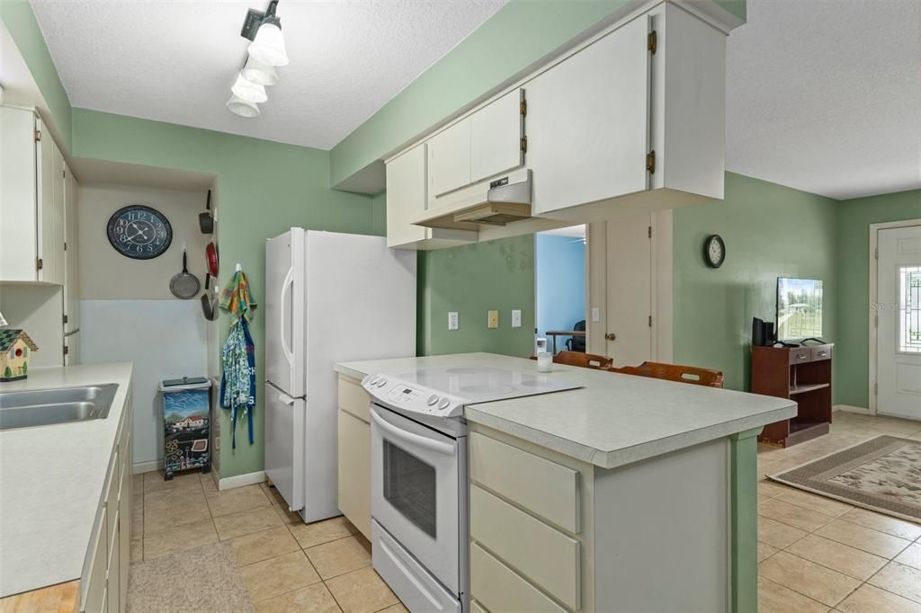 For Sale: $240,900 (3 beds, 2 baths, 1318 Square Feet)