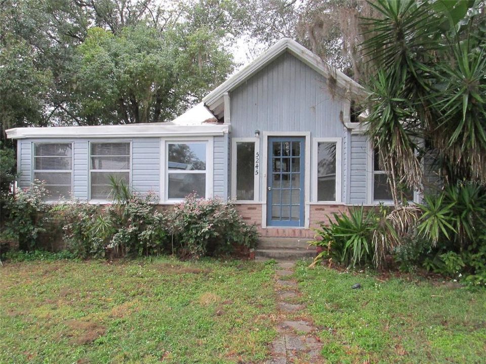 For Sale: $199,900 (3 beds, 1 baths, 1036 Square Feet)