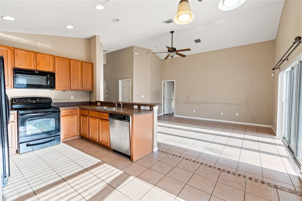 For Sale: $335,000 (3 beds, 2 baths, 1394 Square Feet)