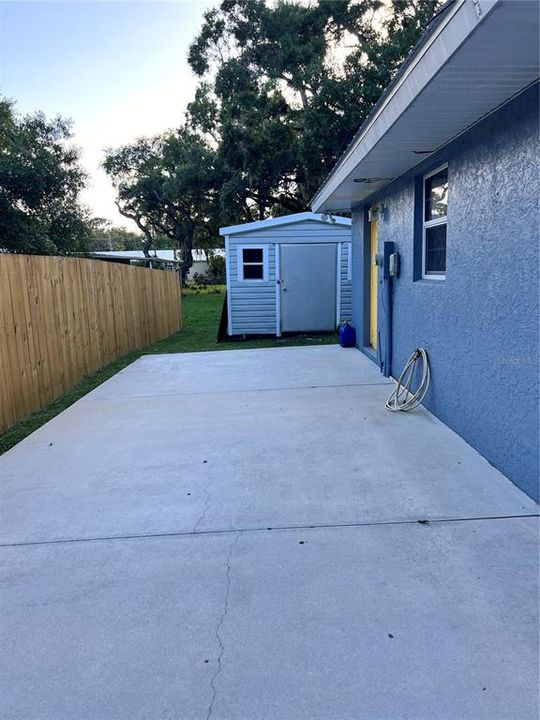 Extra long driveway for plenty of parking