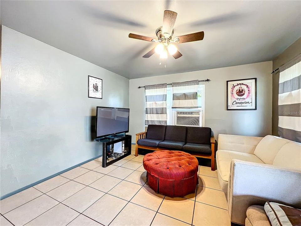 For Sale: $225,000 (4 beds, 1 baths, 1551 Square Feet)