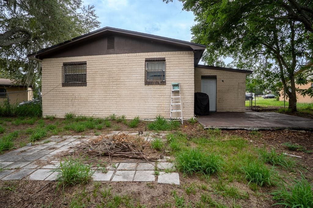 For Sale: $225,000 (4 beds, 1 baths, 1551 Square Feet)
