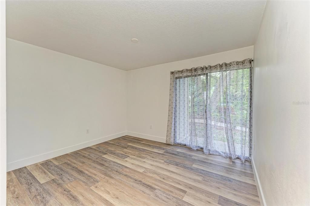 For Sale: $249,500 (2 beds, 2 baths, 982 Square Feet)