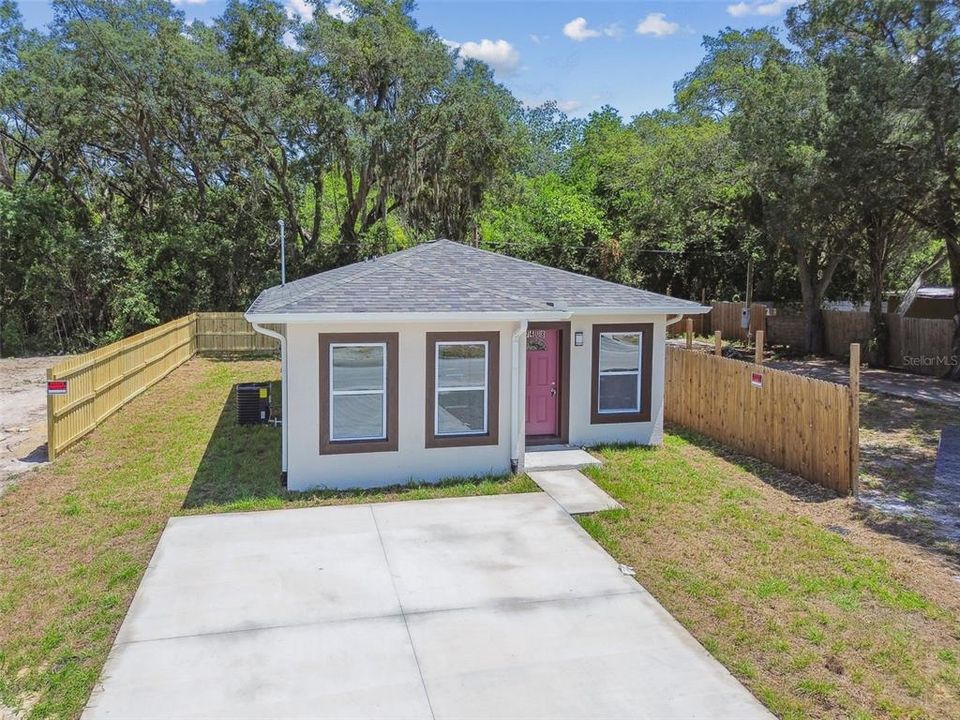 For Sale: $239,000 (2 beds, 2 baths, 700 Square Feet)