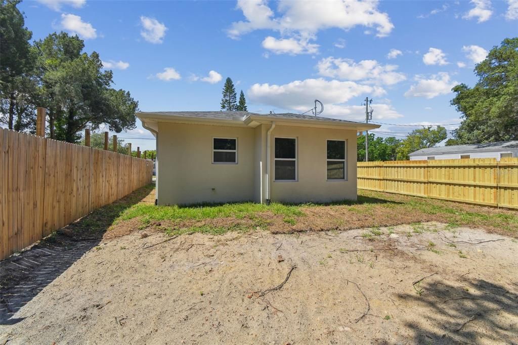 For Sale: $239,000 (2 beds, 2 baths, 700 Square Feet)